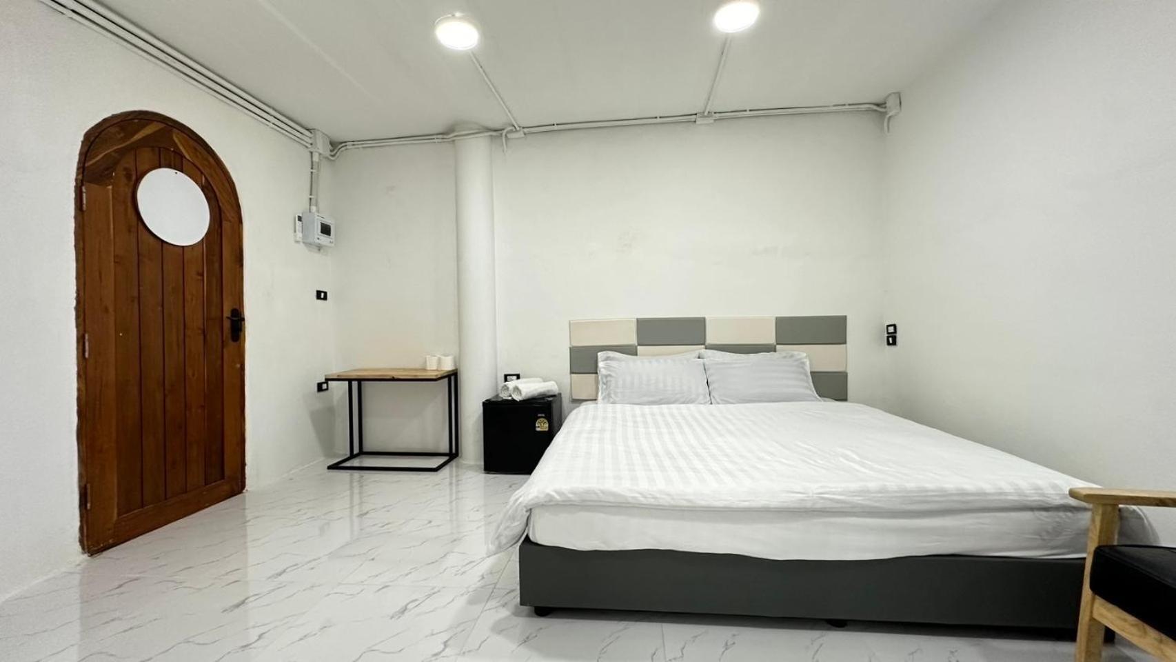 Megun 10 L Apartment Банкок Екстериор снимка
