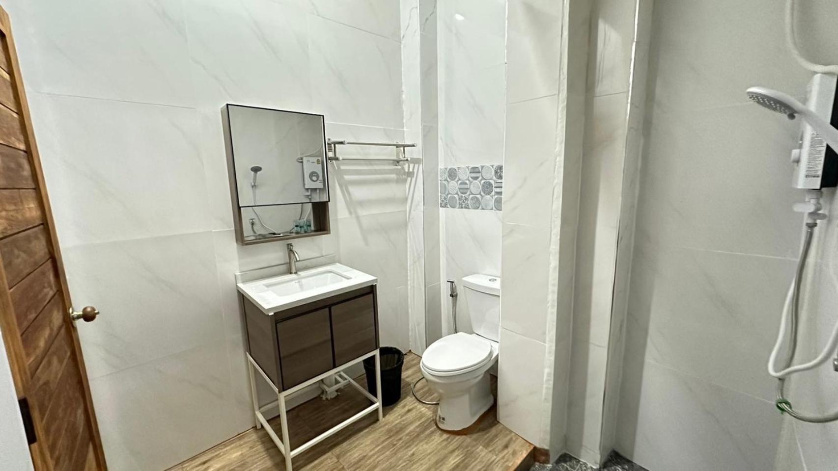 Megun 10 L Apartment Банкок Екстериор снимка